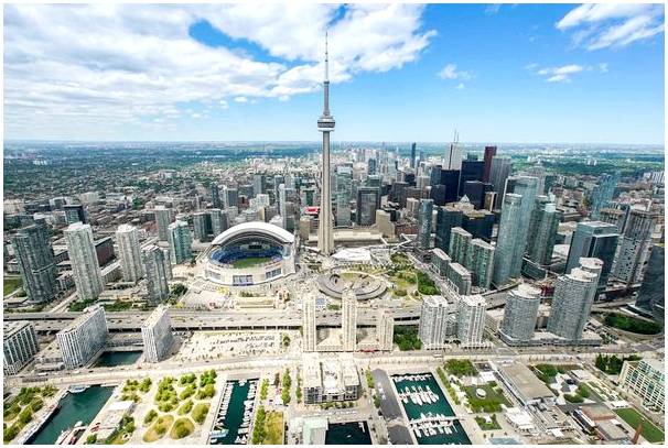 Си-Эн Тауэр: посмотрите на Торонто с высоты птичьего полета