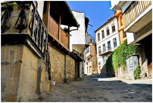 Мы открываем средневековый город Велико Тырново в Болгарии.