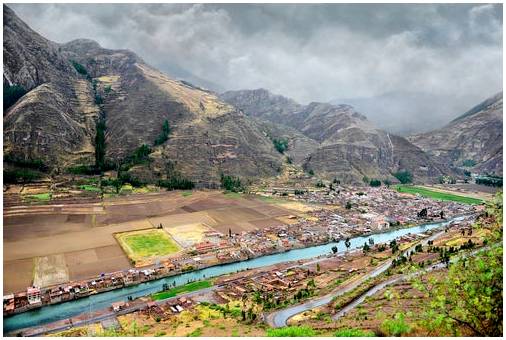 Мы открываем для себя красоту Урубамбы в Перу.