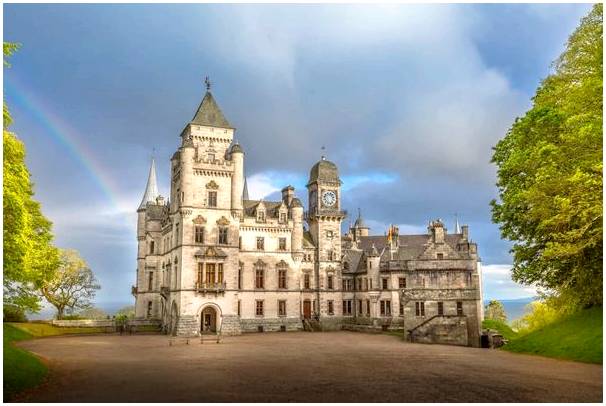 Замок Данробин: место фантазии в Шотландии.