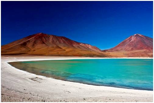 Лагуна Верде в Боливии, невероятное зеленое озеро.