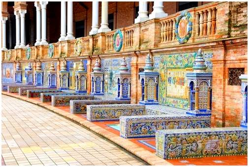 Севильская площадь Испании, чистая андалузская элегантность