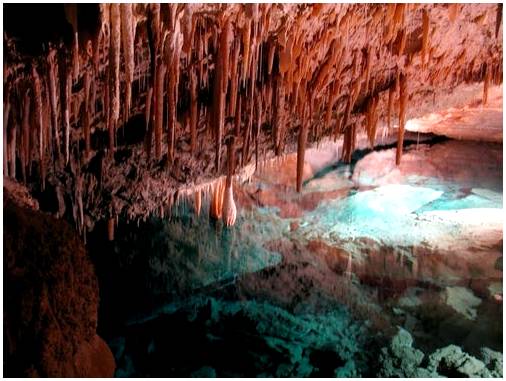 Фантастические Хрустальные пещеры на Бермудских островах