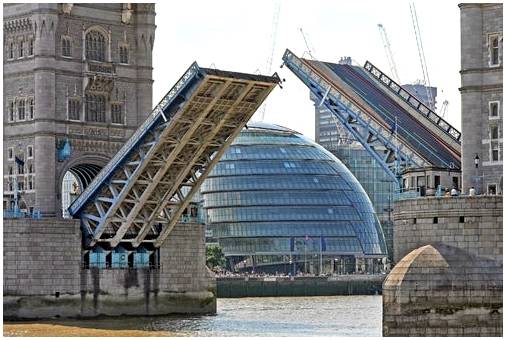 Тауэрский мост в Лондоне, прекрасное произведение инженерной мысли.