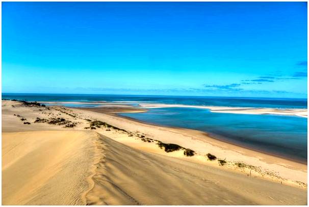 Откройте для себя сказочные пляжи Мозамбика.