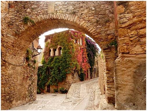 Ператальяда, лучший средневековый комплекс Каталонии.