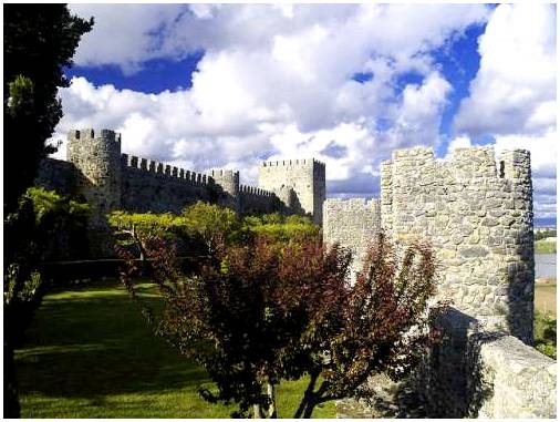 Замок Монтемор-о-Велью, жемчужина Португалии.