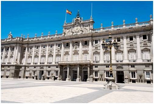Королевский дворец в Мадриде, грандиозное здание