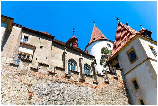 Кривоклат, один из красивейших замков Чехии.