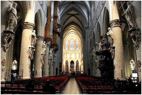 Брюссельский собор, жемчужина готического искусства.