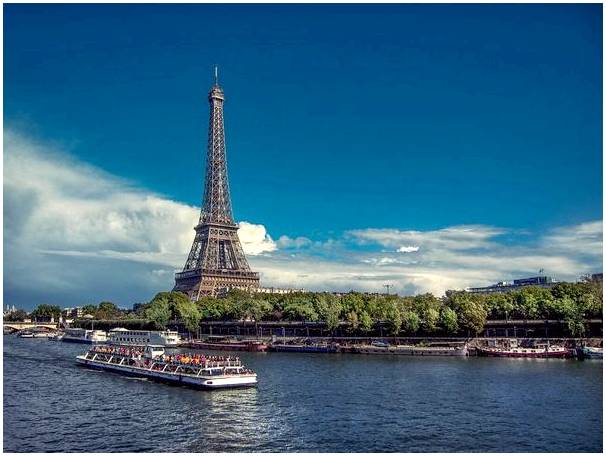 Испытайте круиз по Сене в Париже.