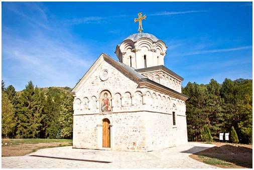 Мы открываем для себя прекрасные православные церкви Сербии.
