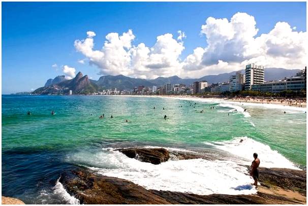 Наслаждайтесь самыми невероятными пляжами Рио-де-Жанейро.