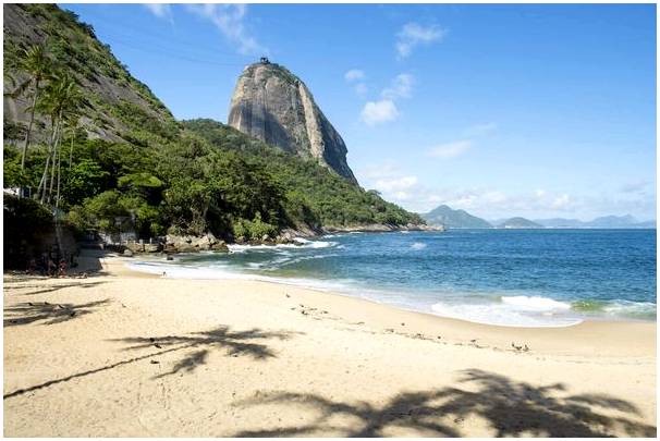 Наслаждайтесь самыми невероятными пляжами Рио-де-Жанейро.
