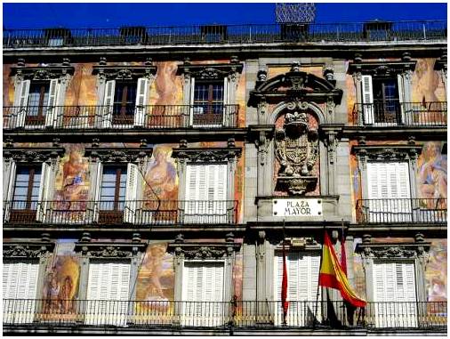 Пласа Майор в Мадриде, в самом сердце столицы Испании.