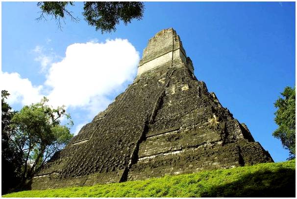 10 впечатляющих пирамид, которые можно посетить