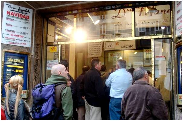 Донья Манолита, самая изящная администрация лотереи в Испании