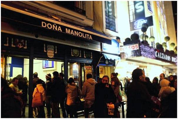 Донья Манолита, самая изящная администрация лотереи в Испании