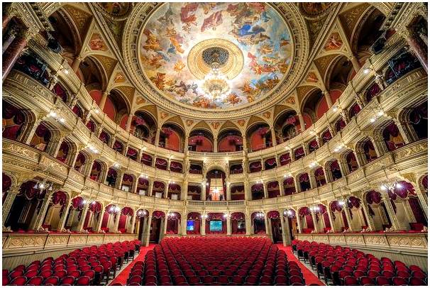 Венгерская национальная опера, которую обязательно нужно посетить в Будапеште.