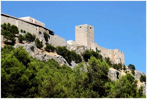 Путешествие по Андалусии, чтобы открыть для себя 6 фантастических замков.
