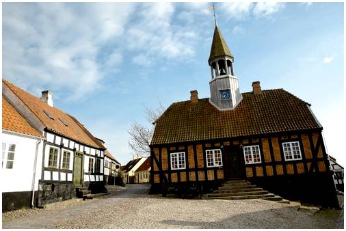 Посетим 7 сказочных городов Дании.