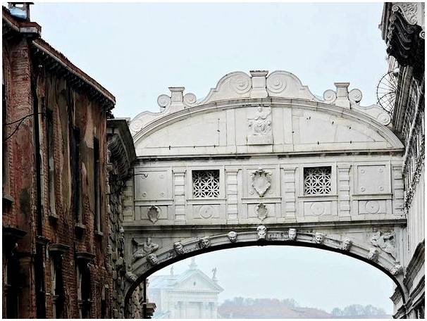 3 диковинки Моста вздохов в Венеции