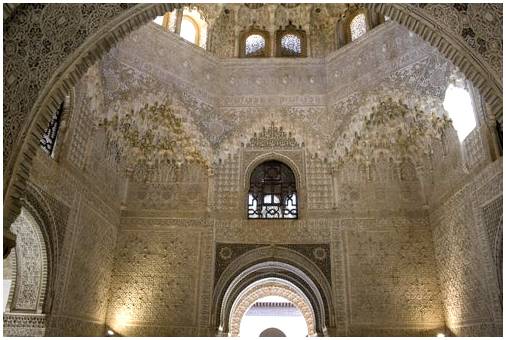 7 достопримечательностей Альгамбры в Гранаде
