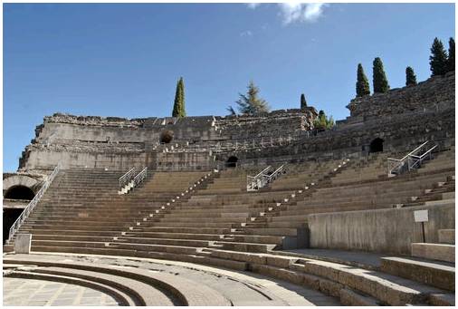 Некоторые раритеты римского театра Мериды