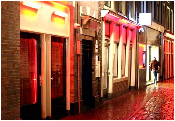 Квартал красных фонарей в Амстердаме: история и советы для посещения