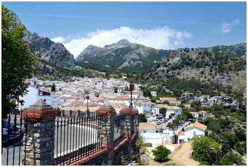 Посетим 8 самых романтических городов Испании.