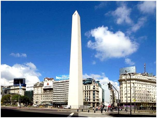 Узнайте об истории Обелиска Буэнос-Айреса.