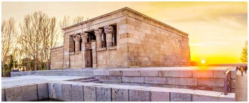 Храм Дебода, египетская реликвия в центре Мадрида.