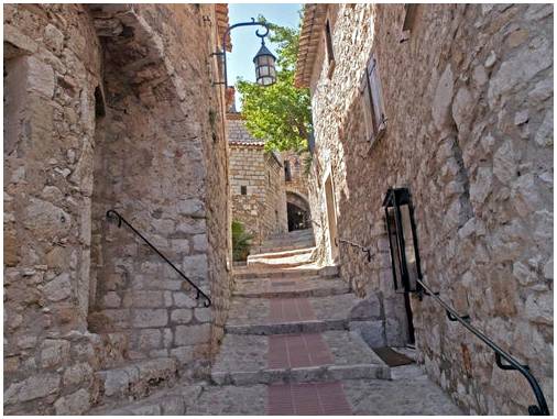 Эз, самый красивый средневековый город на Лазурном берегу.