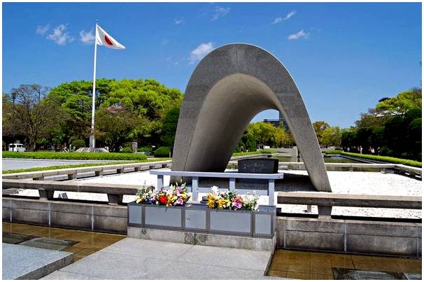 Посещение Мемориального парка мира в Хиросиме.
