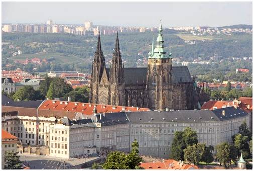Прогулка по собору Святого Вита в Праге.