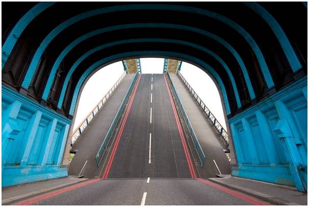 Когда поднимается Тауэрский мост в Лондоне? Выяснить!