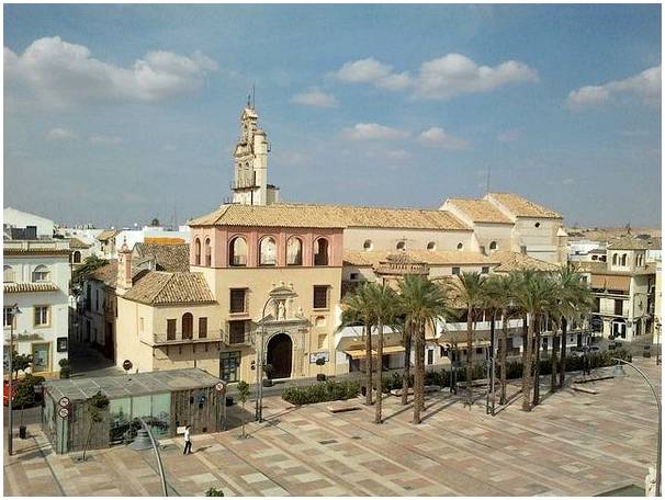 Откройте для себя Эсиху, красивый андалузский город.