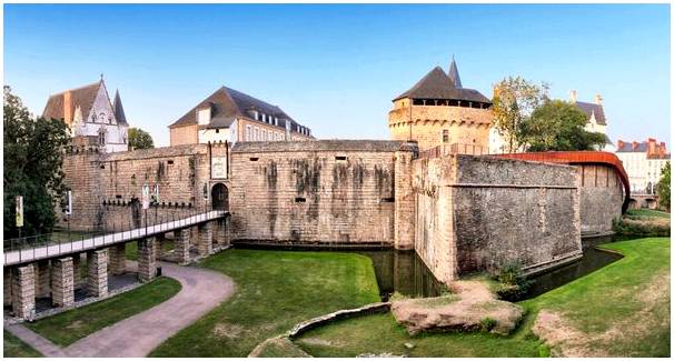 Замок Нант: путешествие в средневековье
