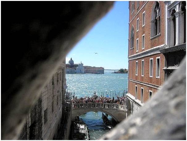 История и легенды Моста вздохов в Венеции