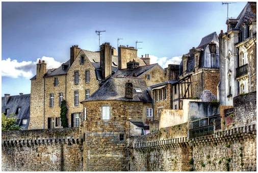 Заново открывая средневековье в Ванне, Франция
