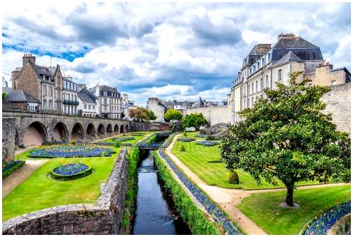 Заново открывая средневековье в Ванне, Франция