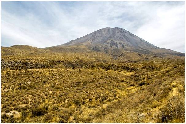 Мы поднимаемся на вулкан Мисти в Арекипе, на юге Перу.