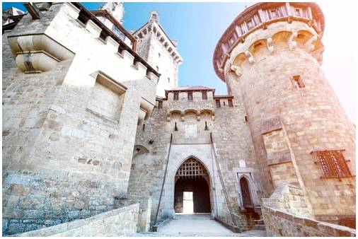 Посмотрите Бург Кройценштайн, фантастический замок в Австрии.