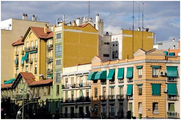Углы квартала Легаспи в Мадриде