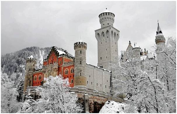 Нойшванштайн, сказочный замок в Германии.