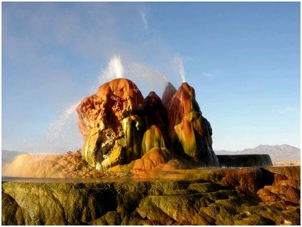 Посетите невероятный пейзаж Гейзера Флай в Неваде.
