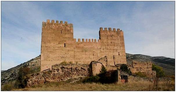 Янгуас, средневековый город в провинции Сория.