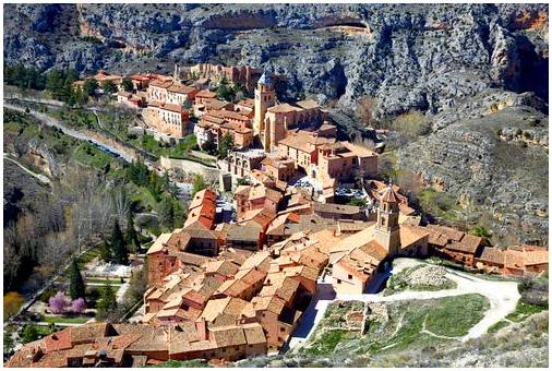 8 красивых деревень в Испании между горами