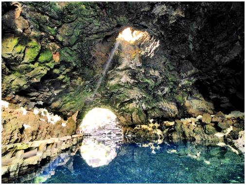 Познакомьтесь с самыми невероятными пещерами Испании.