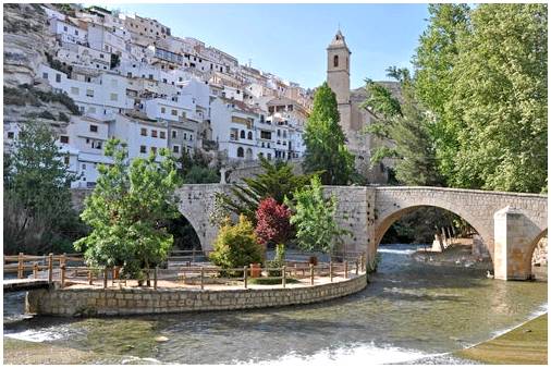 8 красивых деревень в Испании между горами